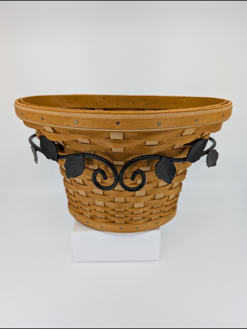 Longaberger 2005 Wall Vase Basket/Planter & Wrought Iron Stand/Hanger w/Leaves